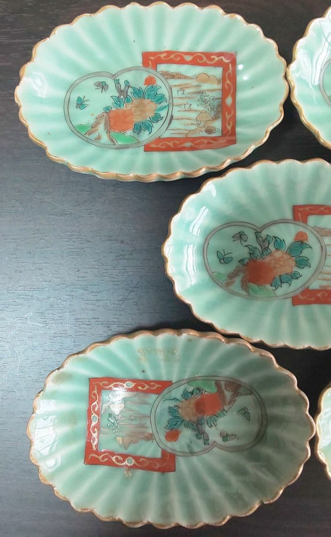 古伊万里 青磁 手書色絵染付 牡丹蝶文 菊花長皿 木箱入