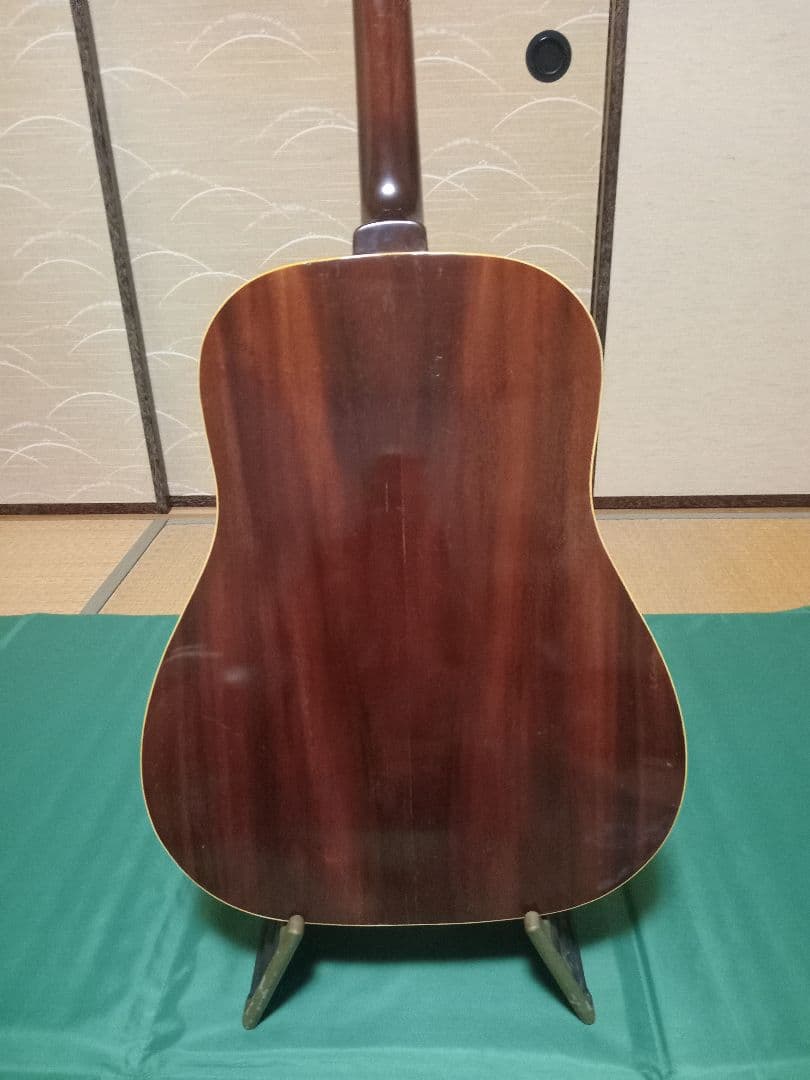 Chaki アコースティックギター