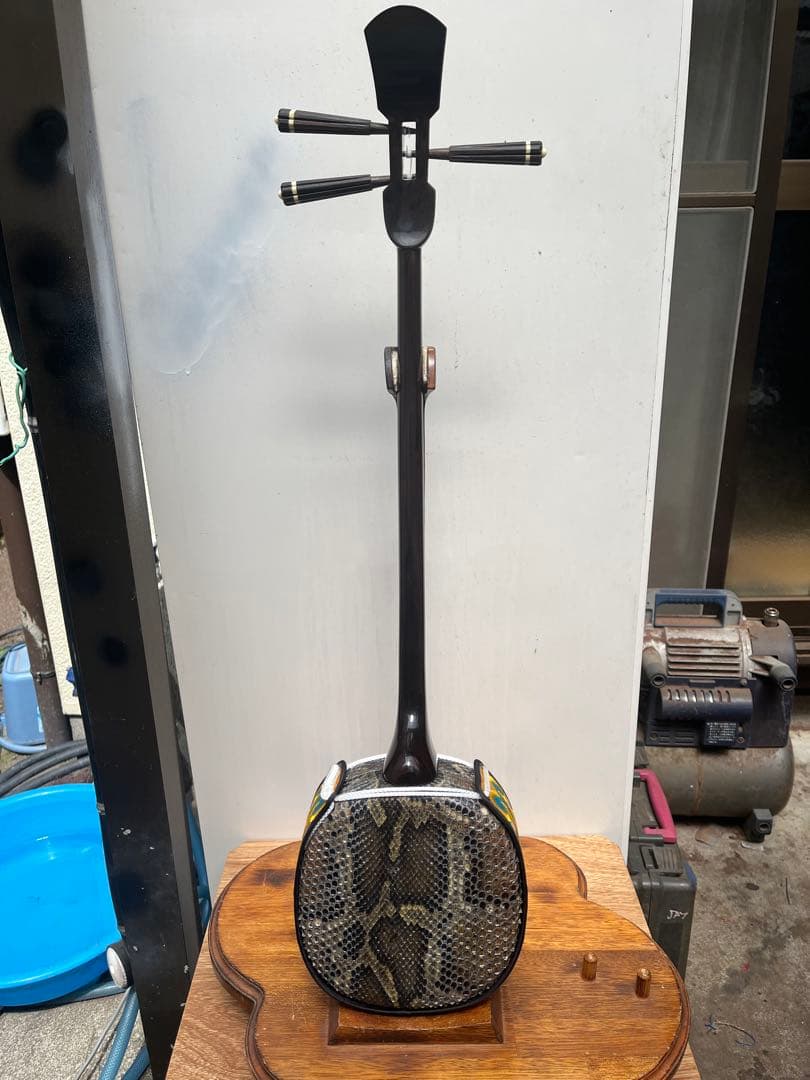 沖縄三線江戸与那城型((シャム柿)本皮一枚張りに仕上げました。