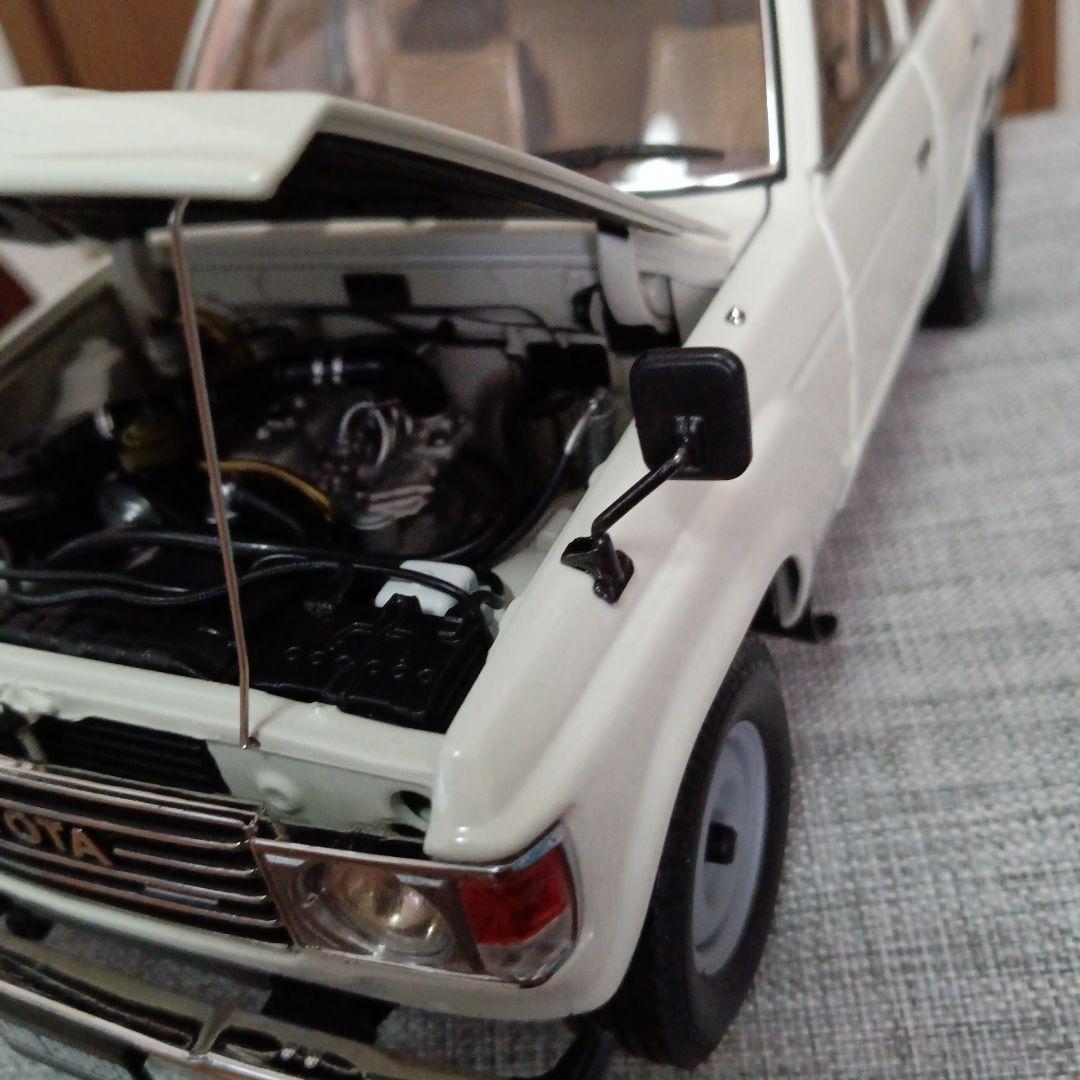 kyosho 1/18 ランドクルーザー 60 ホワイト