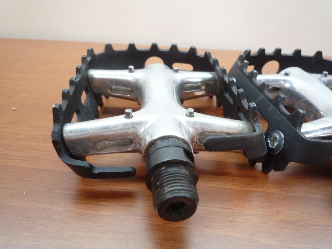 Shimano Deore XT フラットペダルPD M730