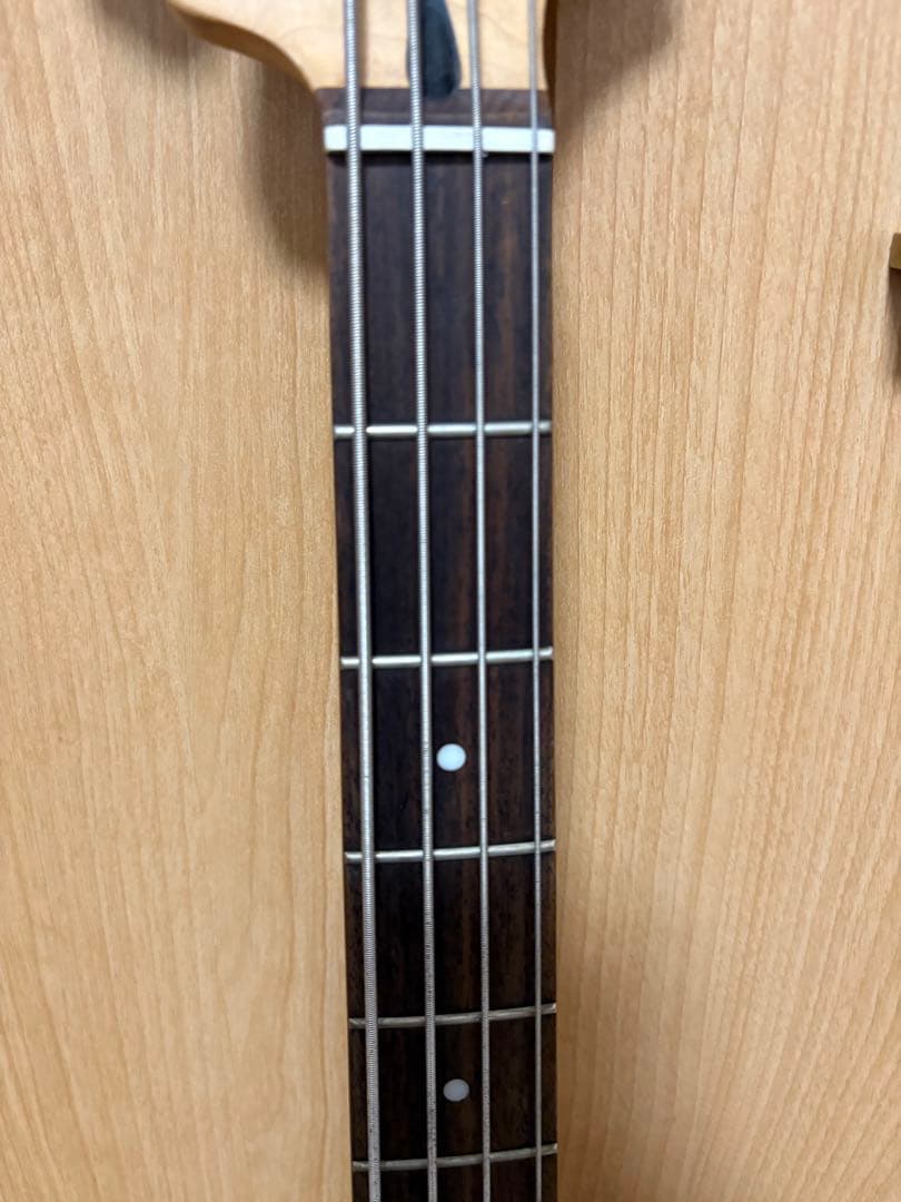 Squier Precision Bass 白　ヘッドフォンアンプ付き