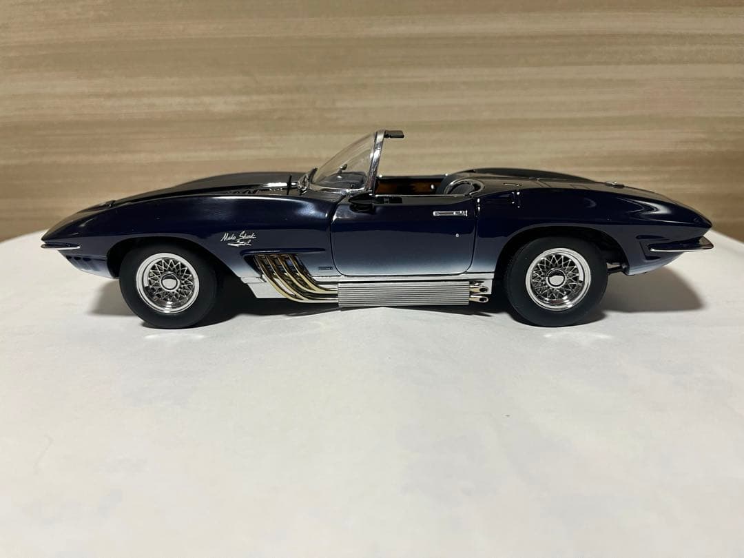 Autoart 1/18 シボレーコルベットMako Shark 1961