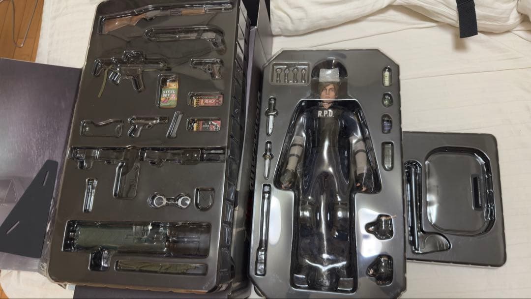 【公式/正規品】　ダムトイズ レオン・S・ケネディ バイオハザードRE2