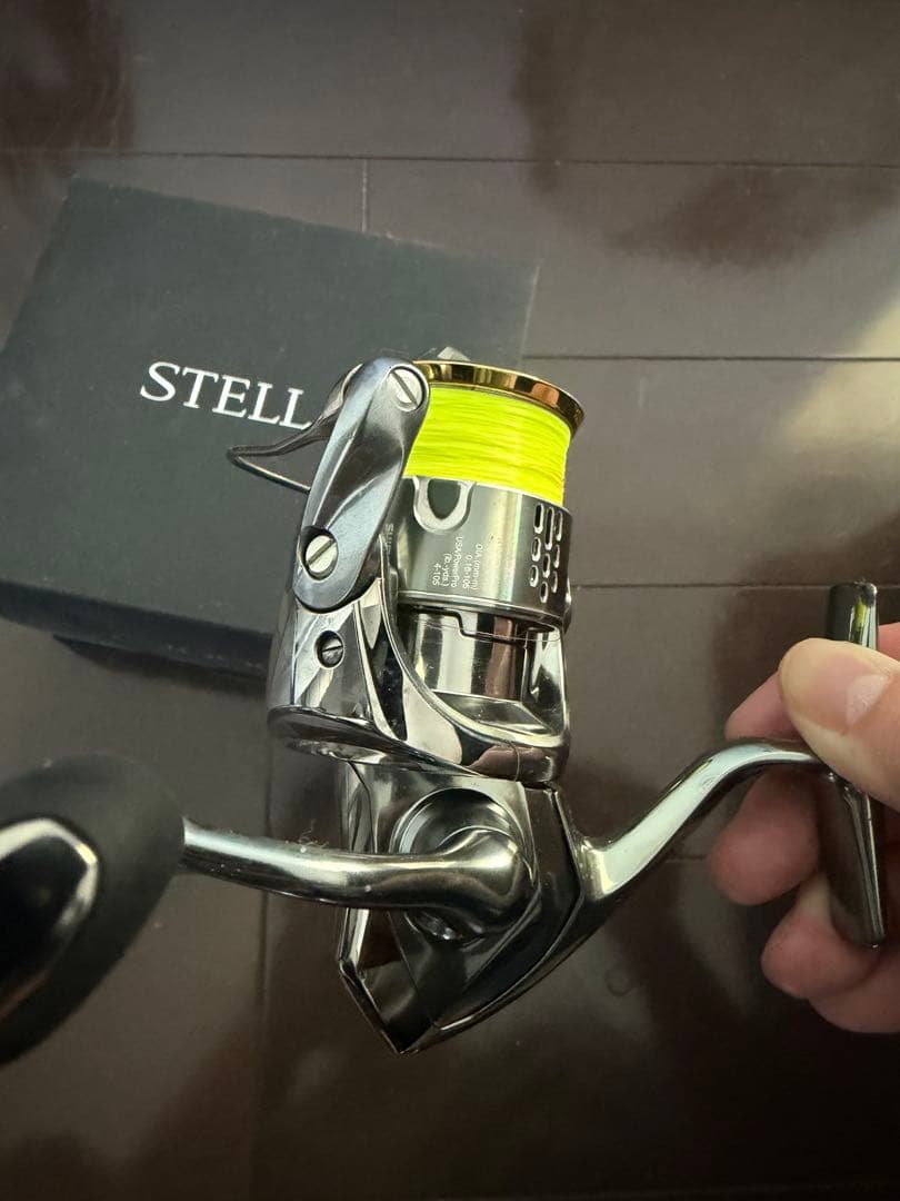 STELLA C2000S スピニングリール　シマノ