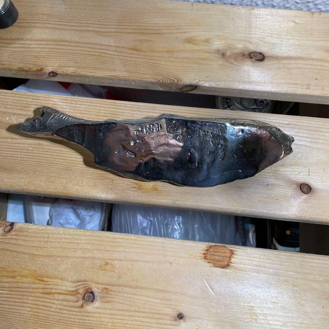 銀色の魚　 魚　 文鎮　 ペーパーウェイト　 シルバー カラー　 銀色