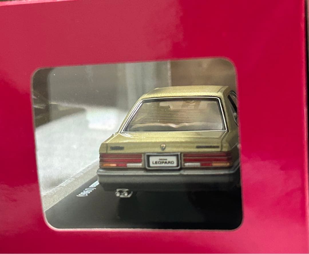 未開封 1/43 DISM F31 レパード ゴールドメタリックツートン