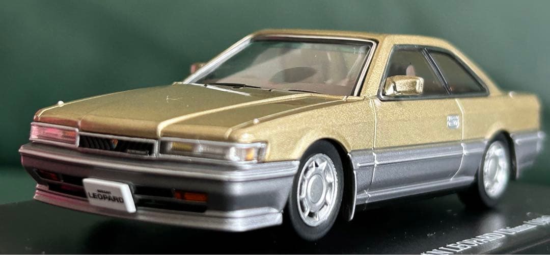 未開封 1/43 DISM F31 レパード ゴールドメタリックツートン