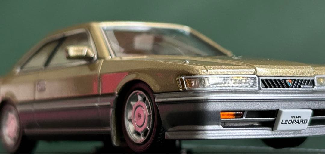 未開封 1/43 DISM F31 レパード ゴールドメタリックツートン