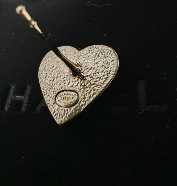CHANEL ハート型ピアス