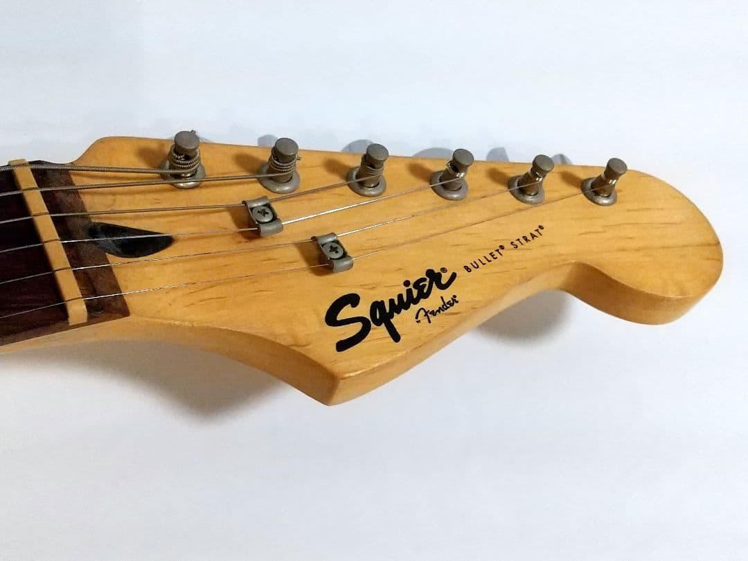 Squier サンバースト ストラトキャスター エレキギター