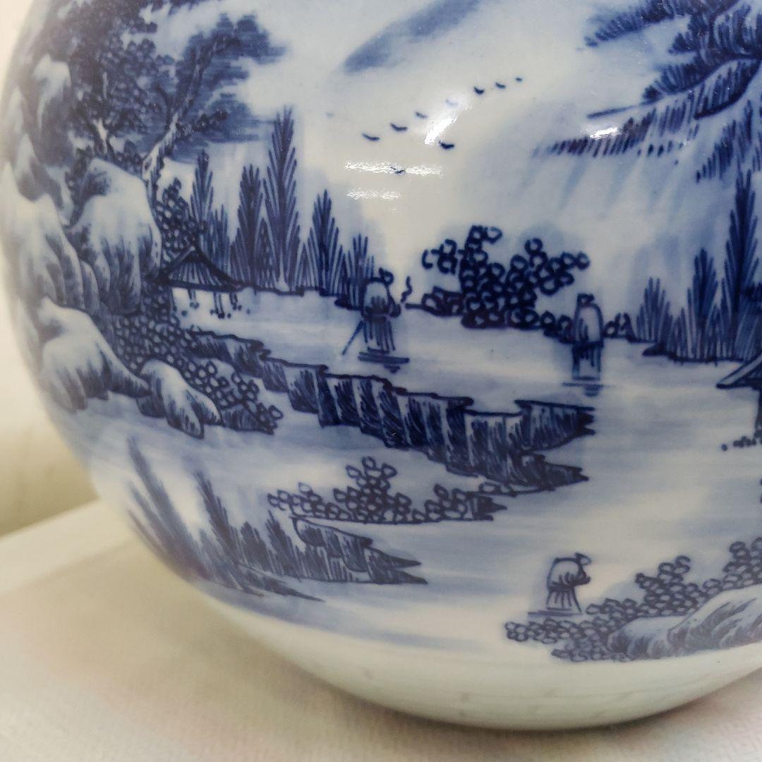 Ｂフライデー蔵出し特価青白い釉薬の山水画球形花瓶 高さ28cm直径３０cm