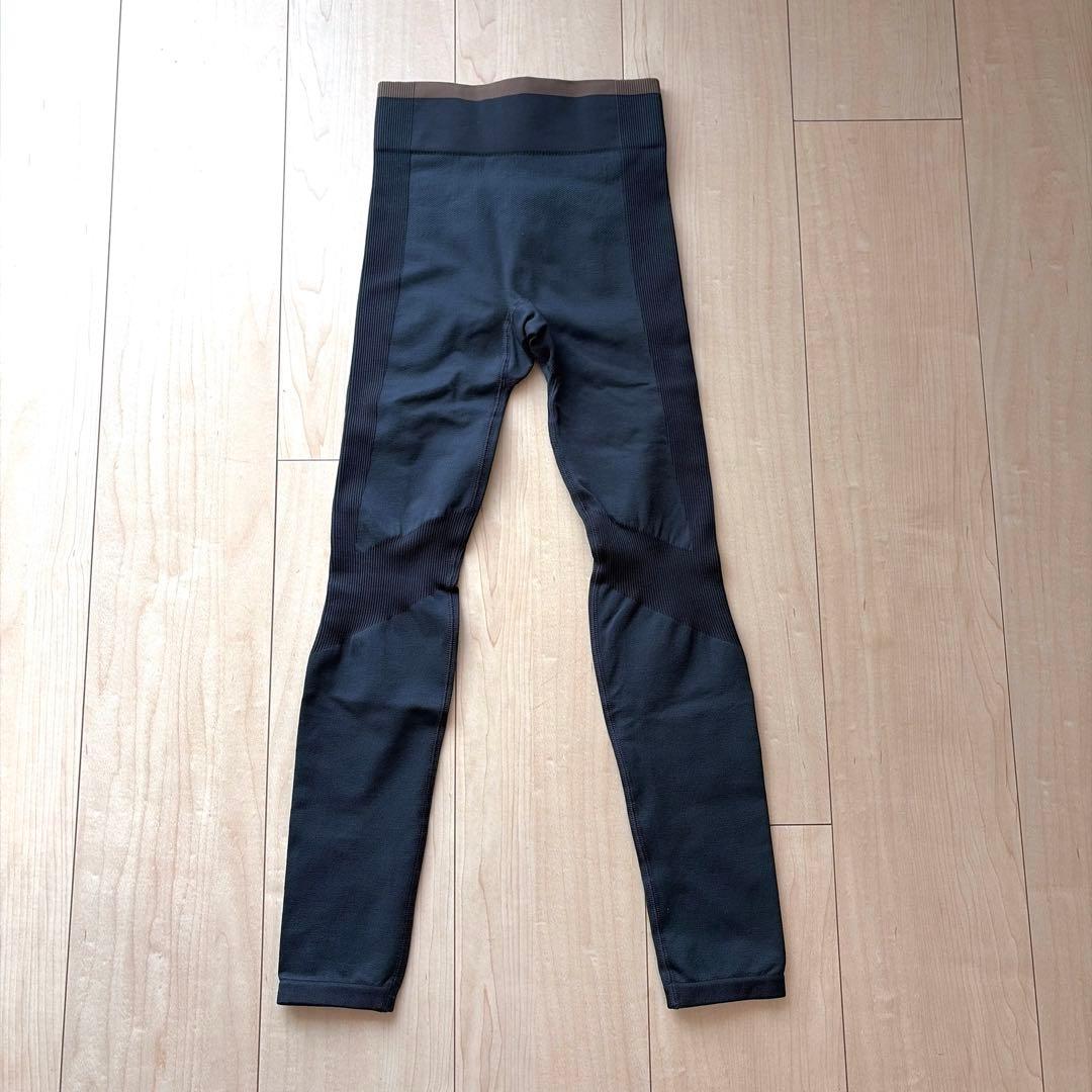 COS コス スポーツブラ レギンス トレーニングウェア 上下セット XS