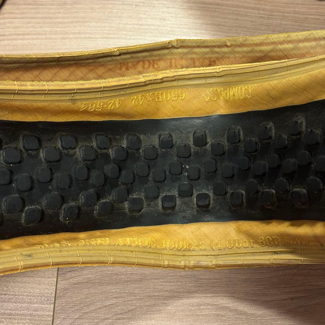 COMPASS PUMPKIN RIDGE 650B x 42チューブラータイヤ