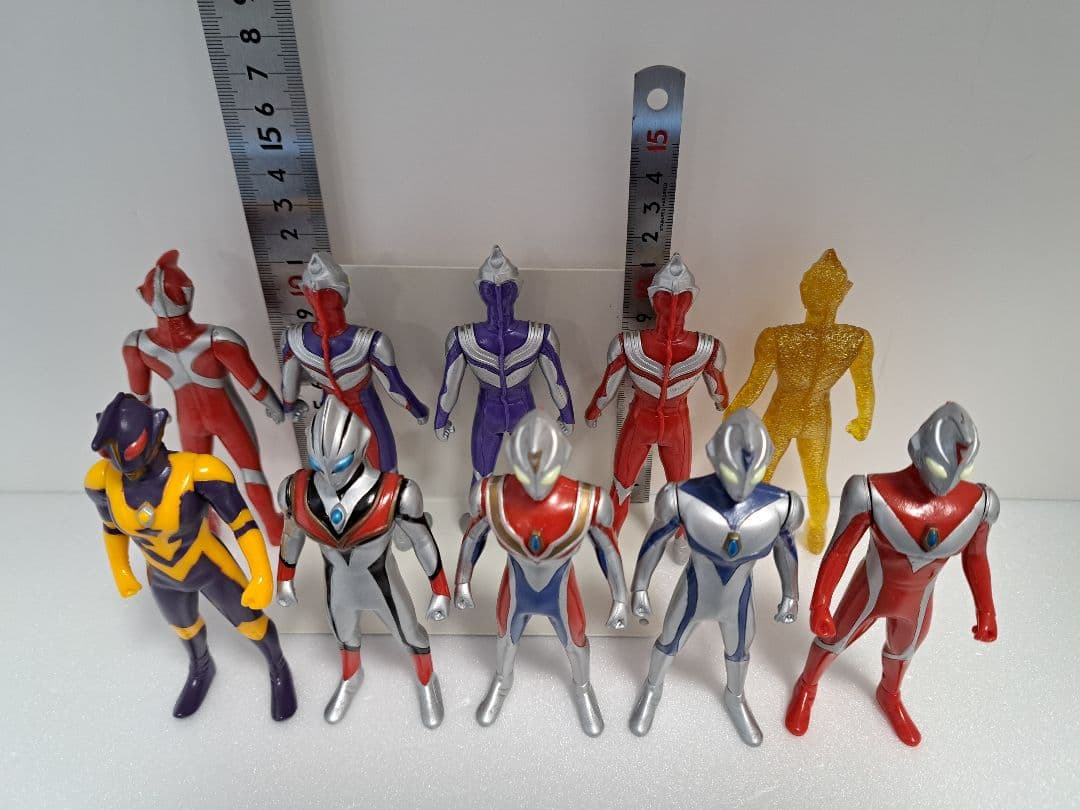 バンダイ「ベストウルトラマン」シリーズ塩ビフィギュア35体