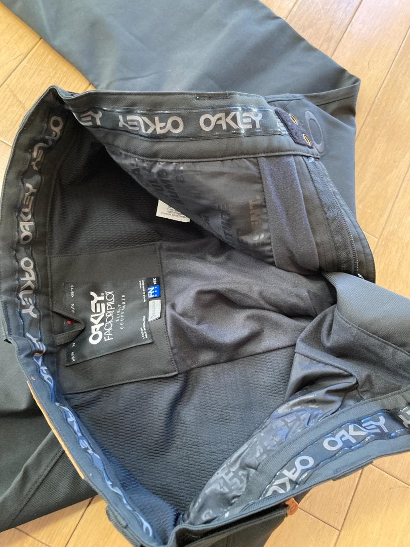 OAKLEY FACTORY PILOTスノーボードウェア SLIMFIT 美品
