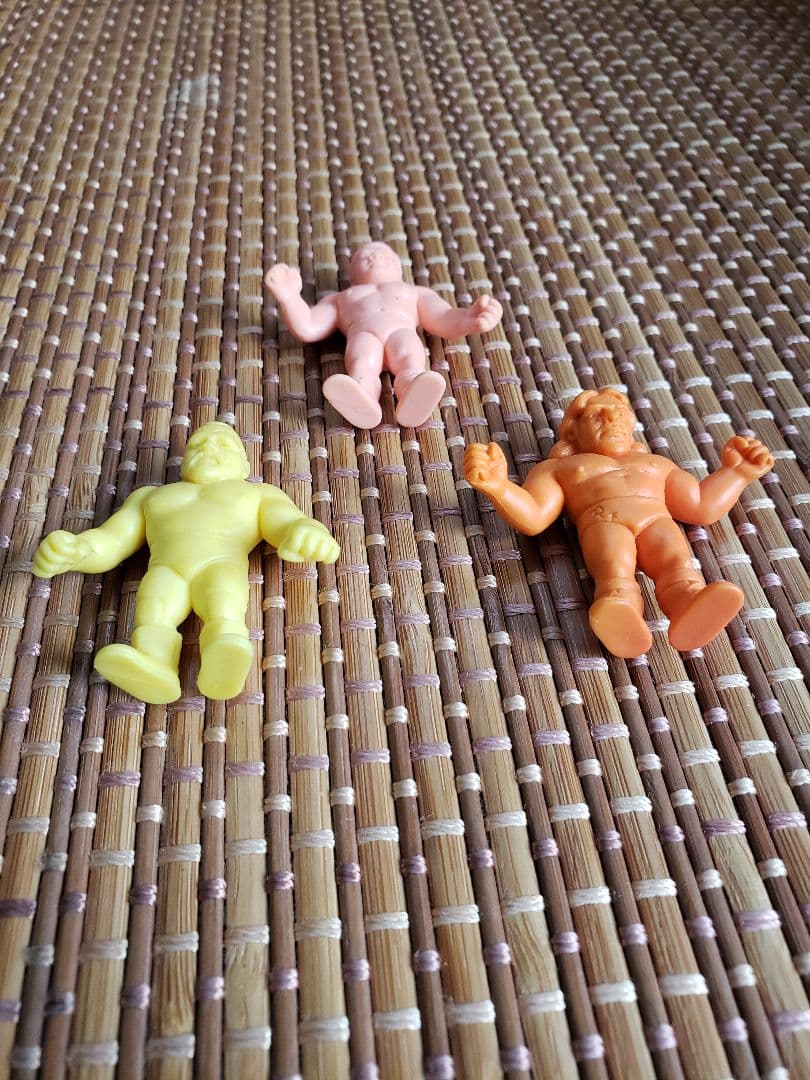 プロレスラー消しゴム　肌色　ペールオレンジ　黄色　橙　キン消し