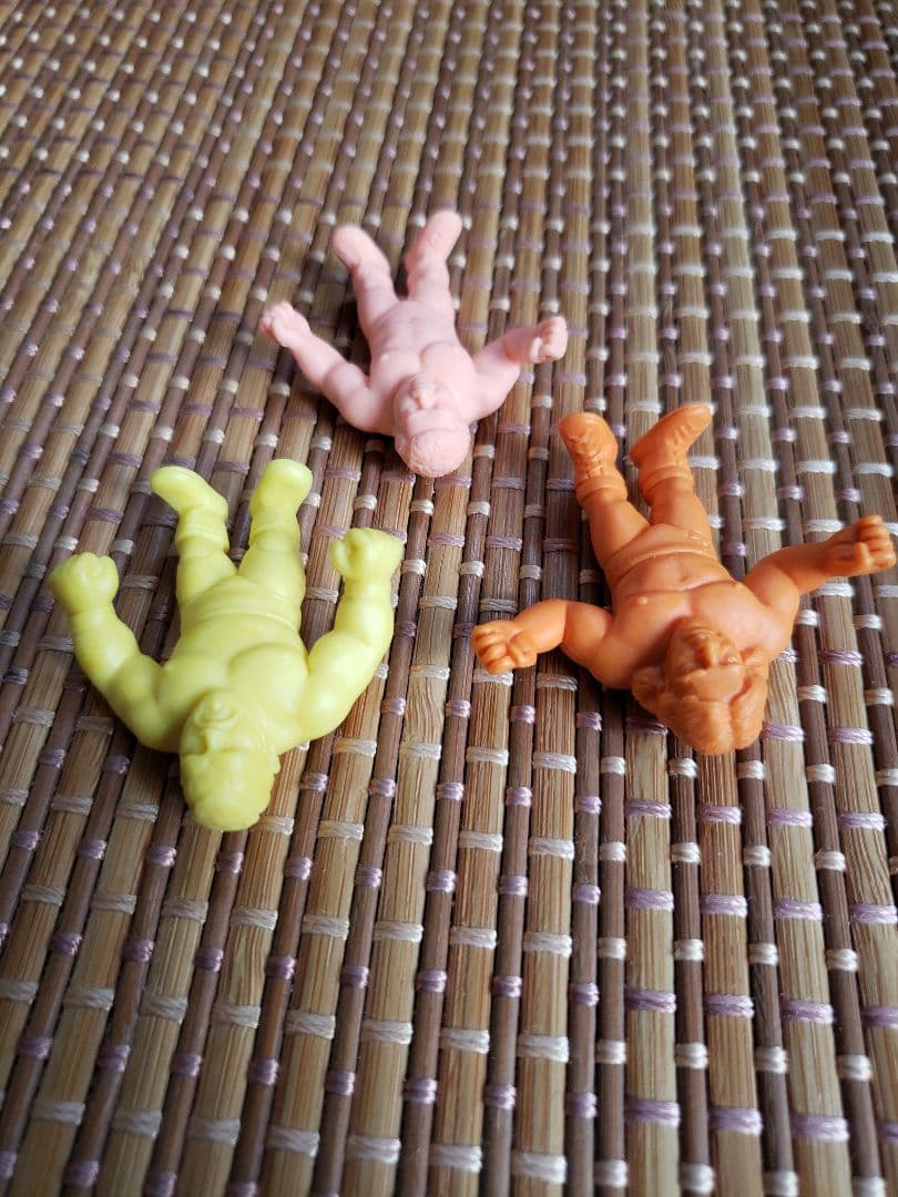 プロレスラー消しゴム　肌色　ペールオレンジ　黄色　橙　キン消し