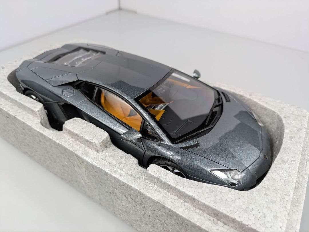 1/18 ミニカー オートアート ランボルギーニ アヴェンタドール LP700