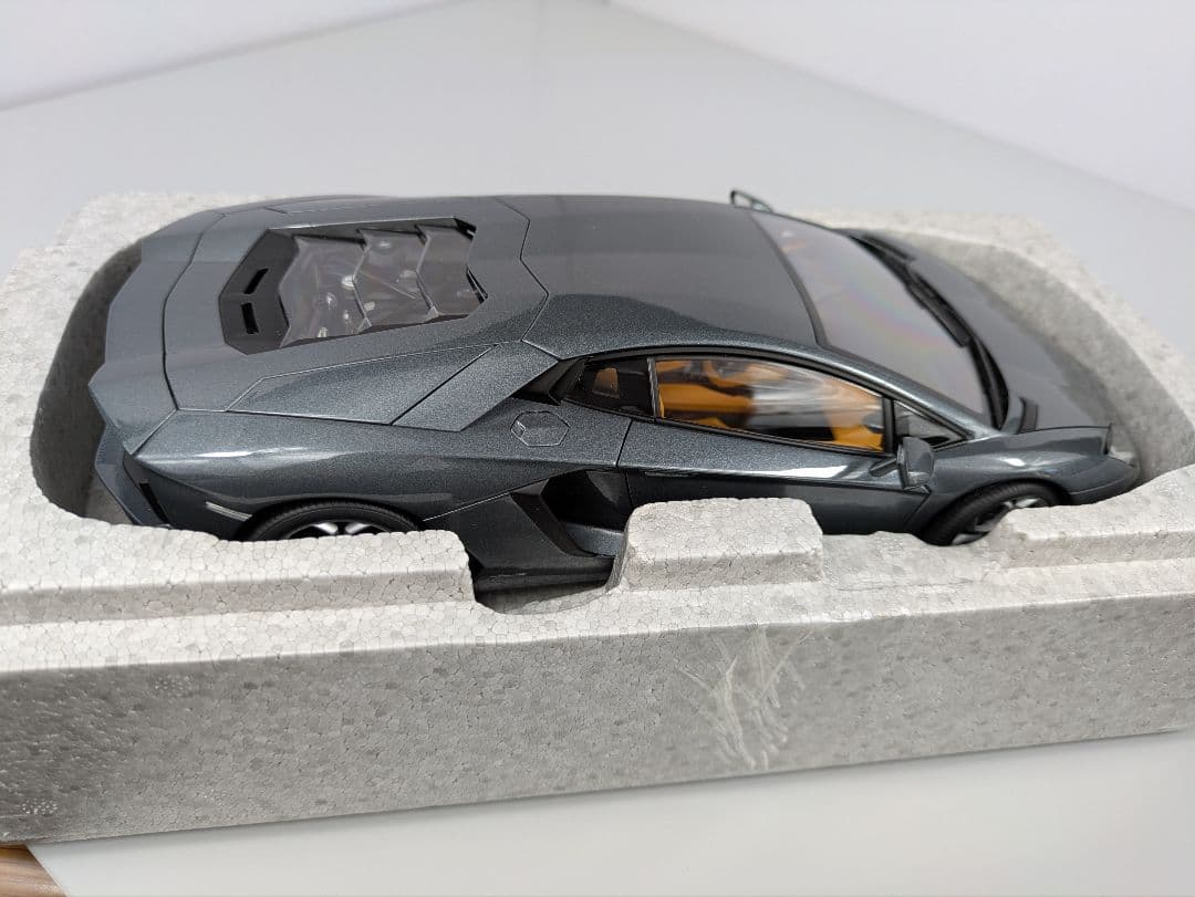 1/18 ミニカー オートアート ランボルギーニ アヴェンタドール LP700