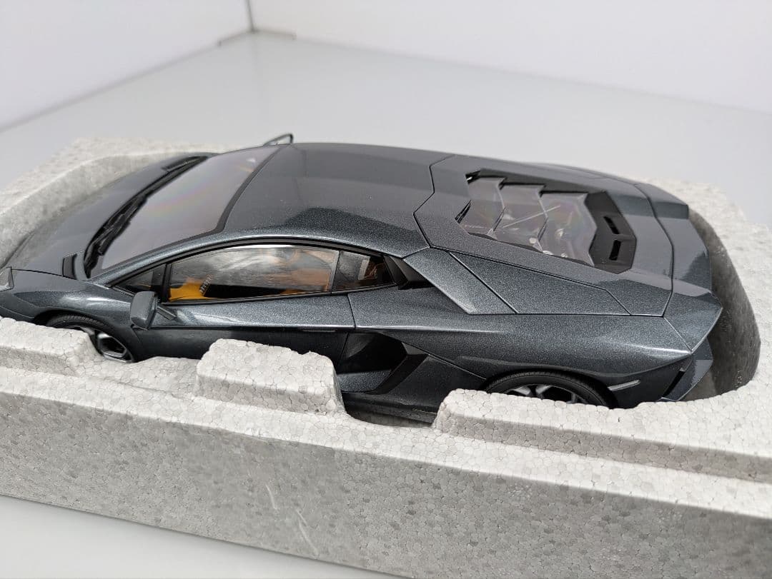 1/18 ミニカー オートアート ランボルギーニ アヴェンタドール LP700