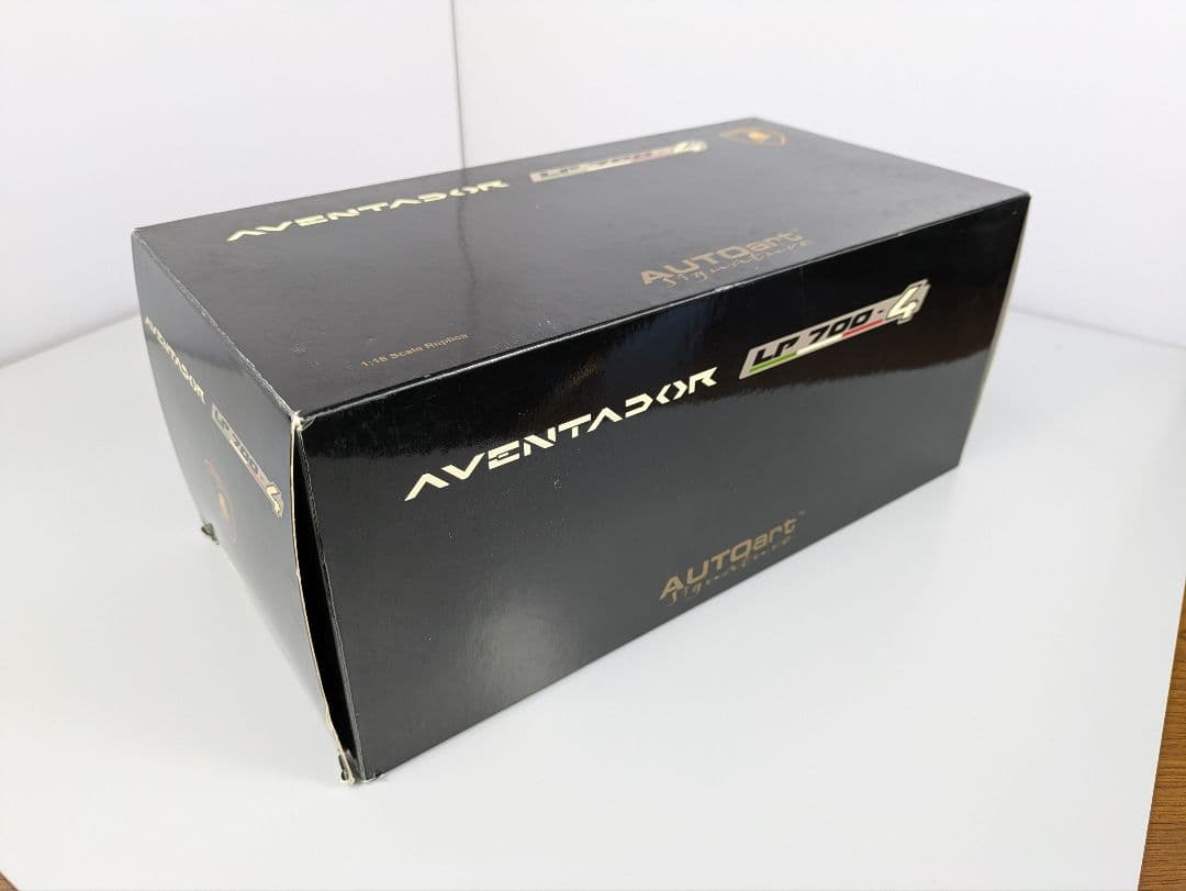 1/18 ミニカー オートアート ランボルギーニ アヴェンタドール LP700