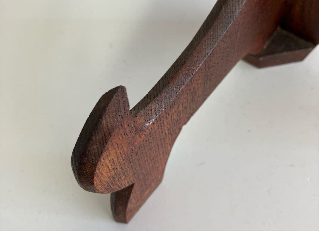縁起物　硬質ケヤキ材製　扇形置物　約40cm×約27cm