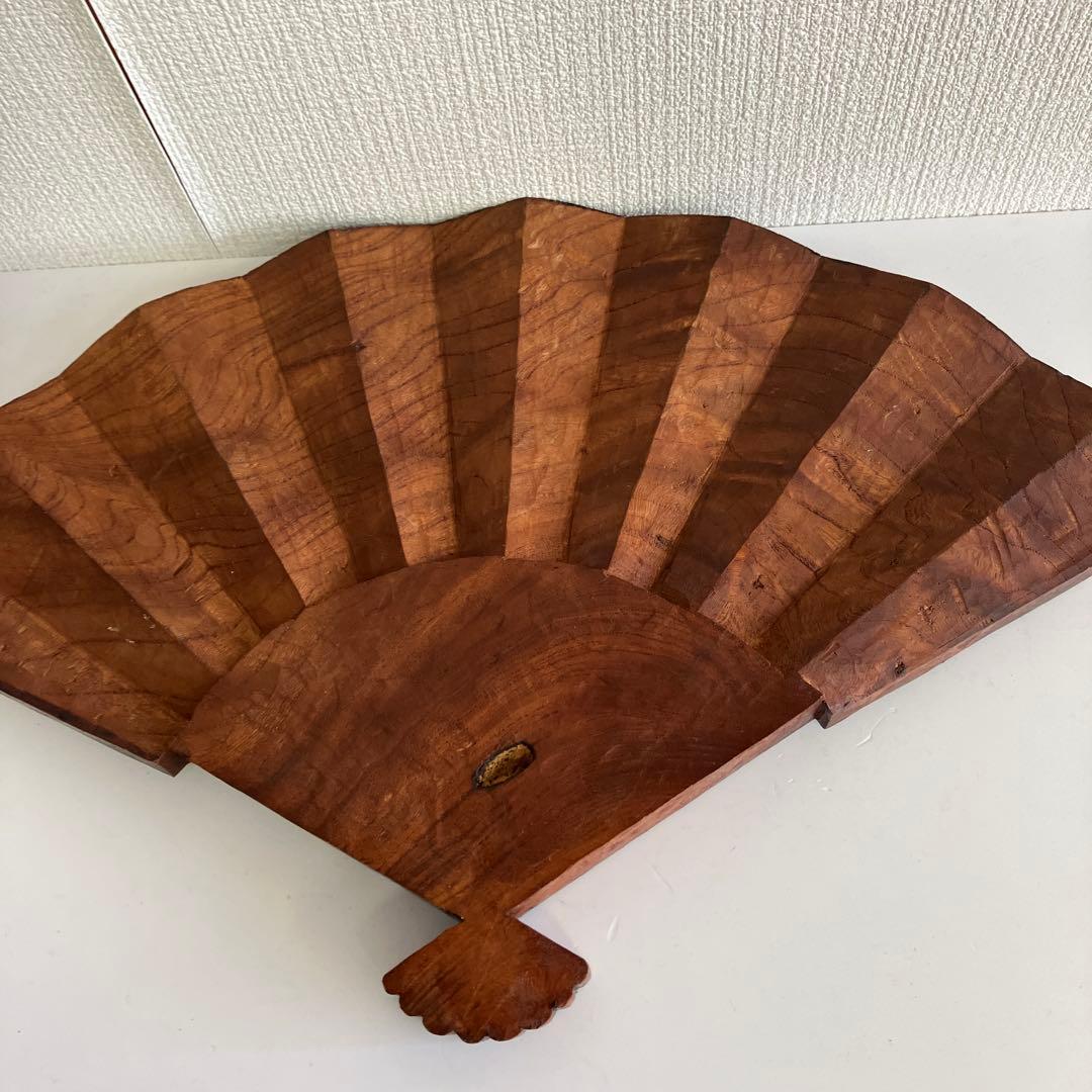 縁起物　硬質ケヤキ材製　扇形置物　約40cm×約27cm