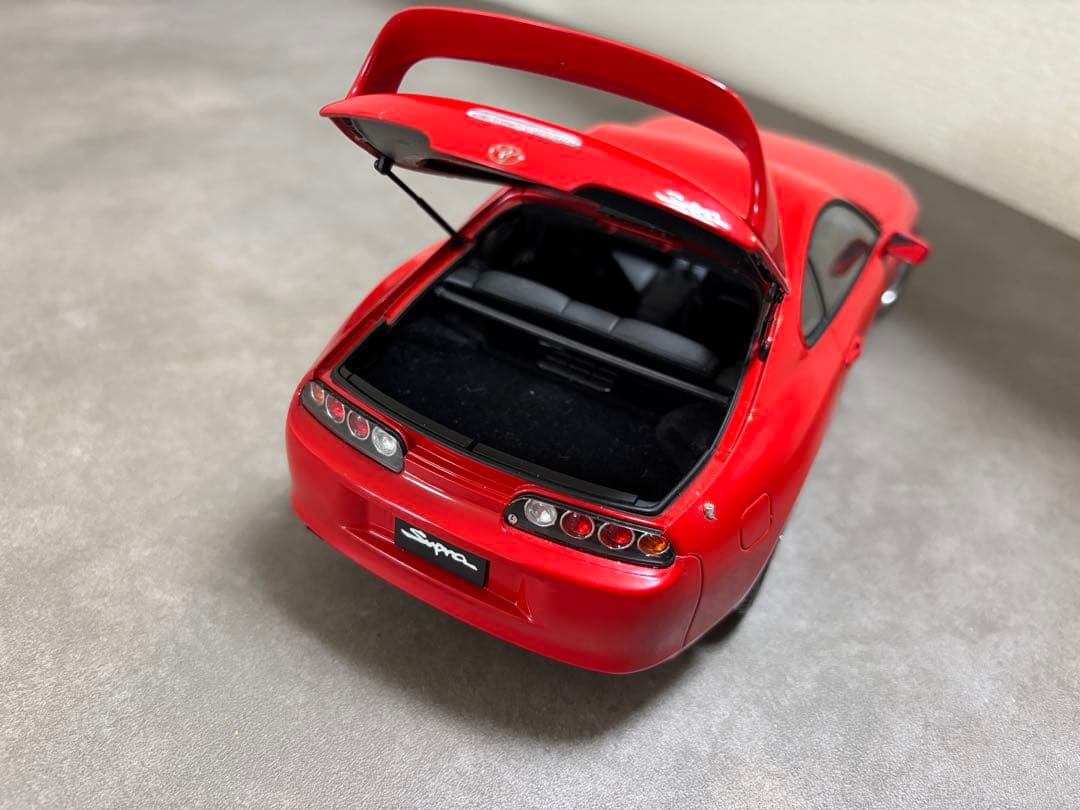 トヨタ　スープラ　1/18　LCD