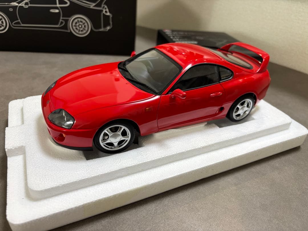 トヨタ　スープラ　1/18　LCD