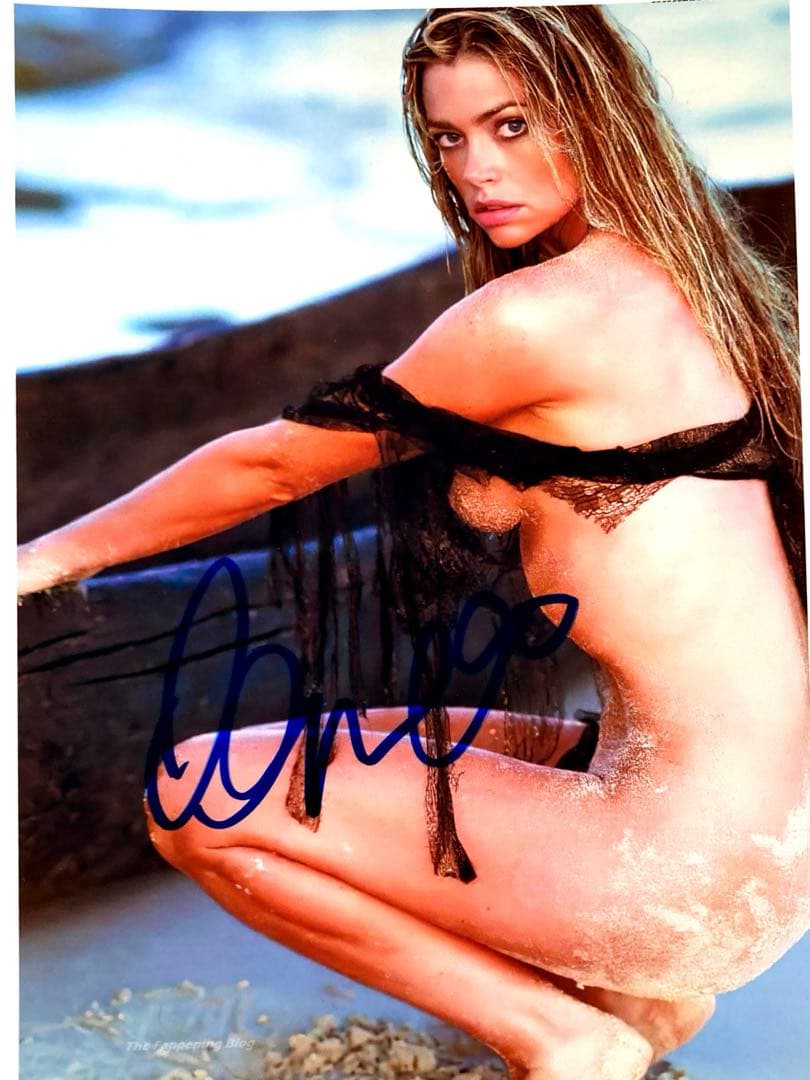 デニス・リチャーズ直筆サイン入り2Lサイズ写真…Denise Richards
