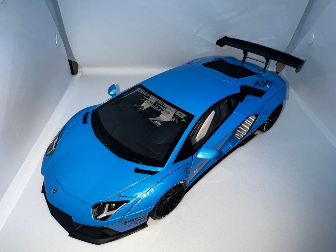 ザックマイルド オートアート 1/18ランボルギーニ アヴェンタドール