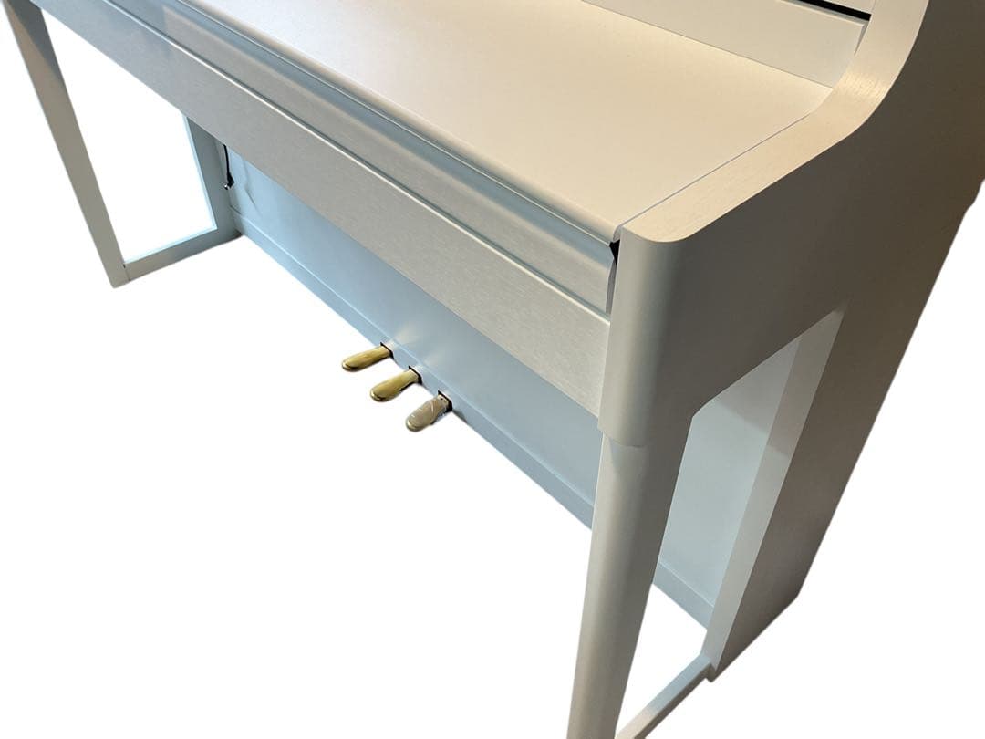 2025年製Roland 電子ピアノ　HP704-WH ホワイト　本体のみ