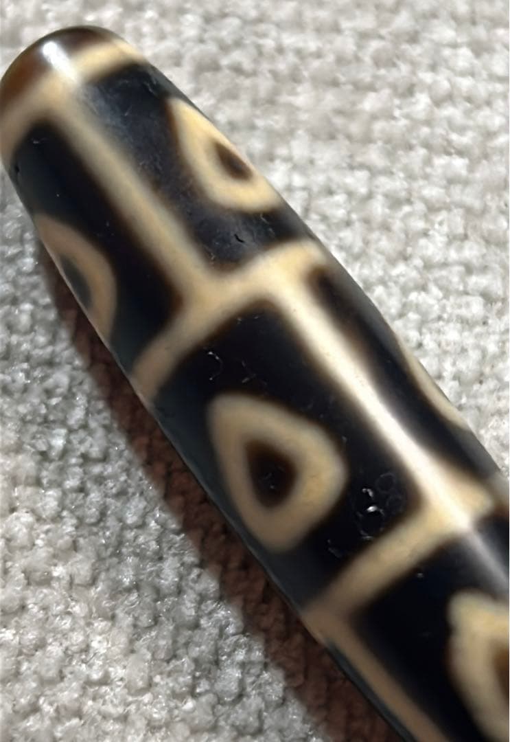 上肯天珠　仏心九眼天珠　2／送料込　匿名発送／チベット　天珠