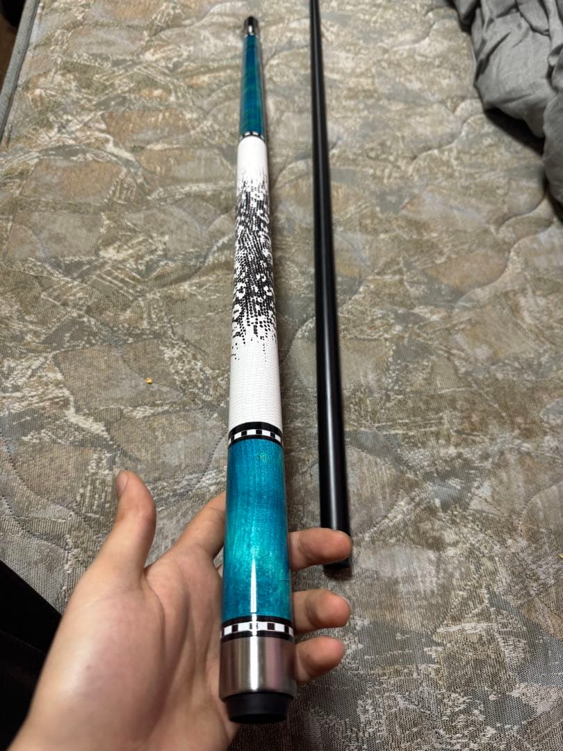 ビリヤードキュー 青と白のグラデーション