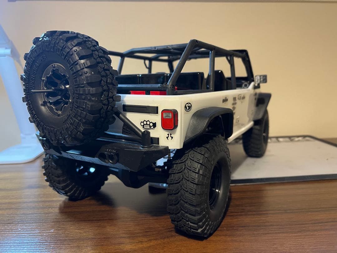 ☆最終価格☆ RCクローラー　axialボディ　2速 scx10風