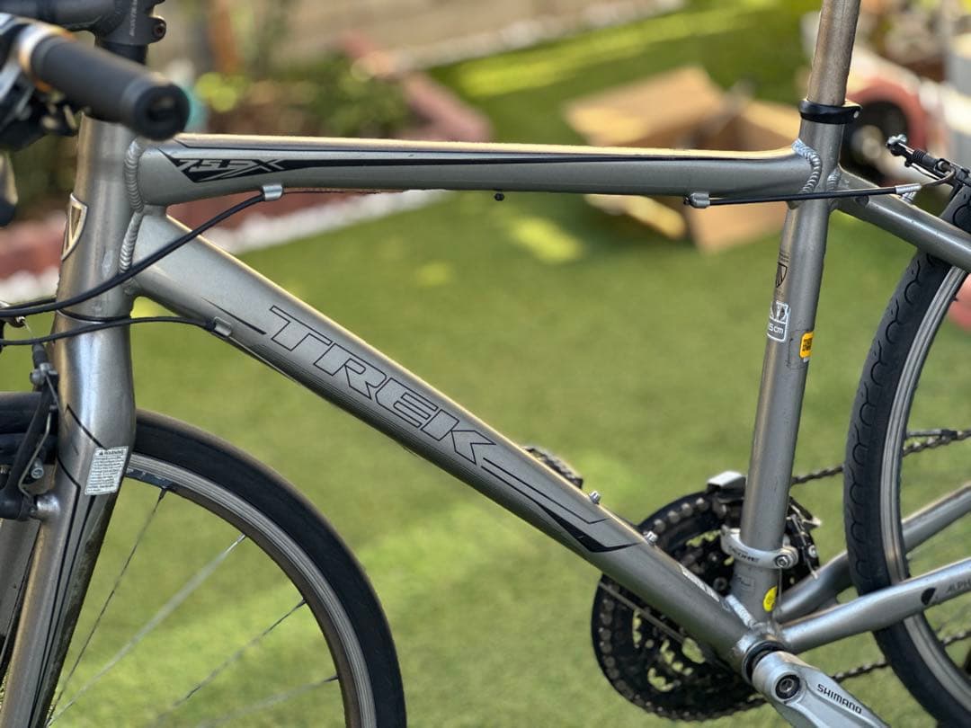 TREK 7.3FX クロスバイク（Deore/LX搭載・直接引取限定）