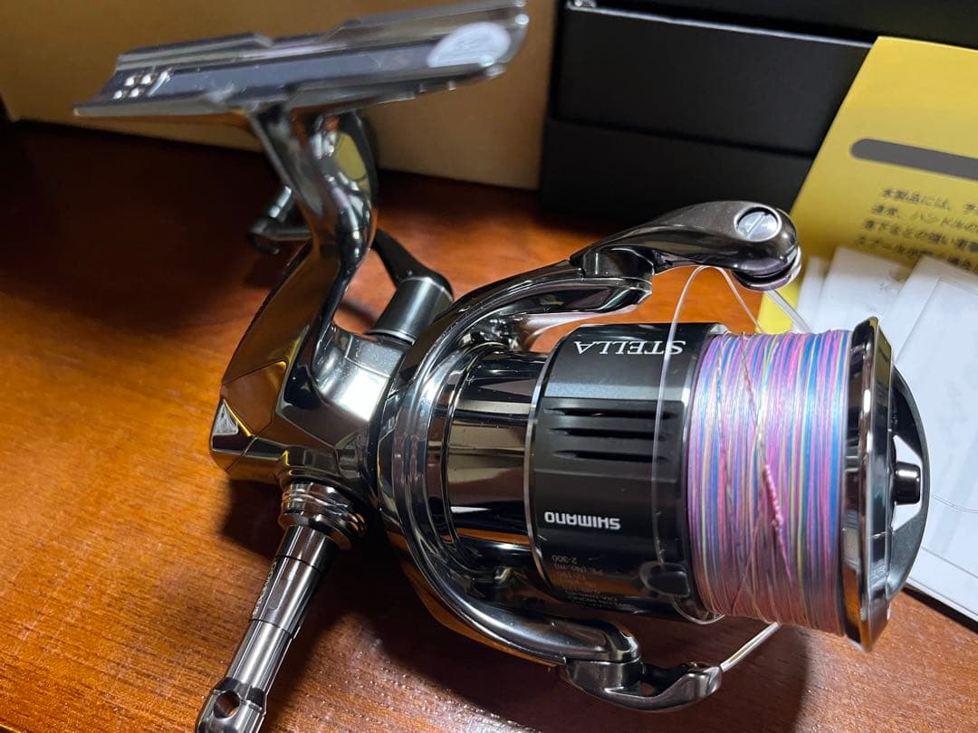 シマノ　22ステラ c5000xg ウッドハンドルノブ　リールスタンド