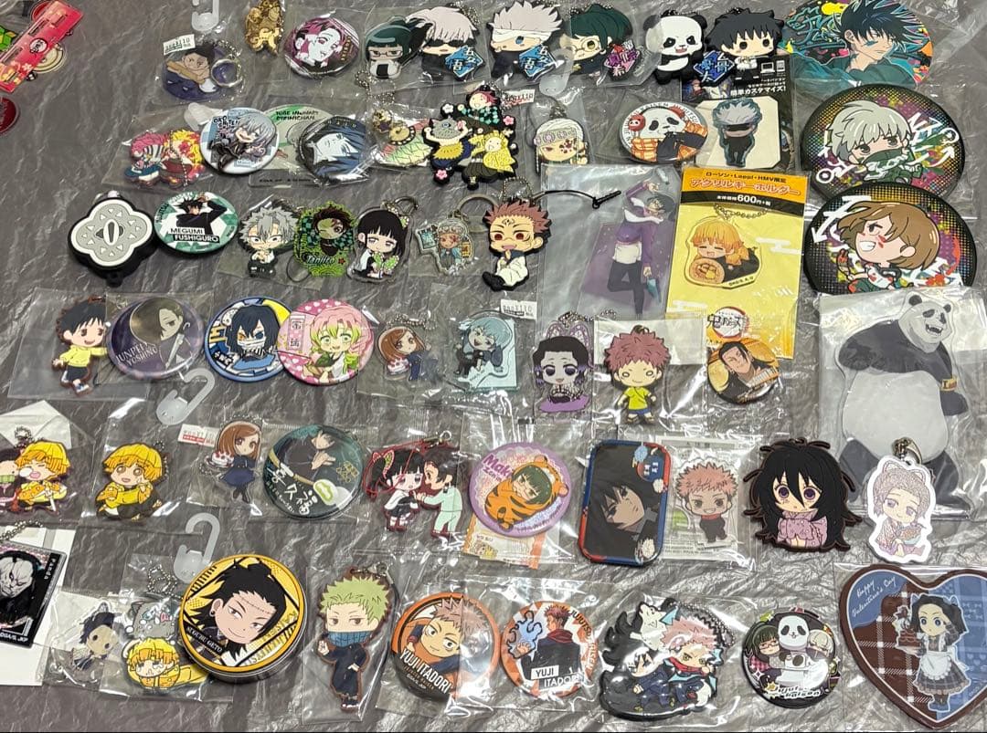 鬼滅 呪術 約375点 アニメグッズ まとめ売り 缶バッジ アクリル 等