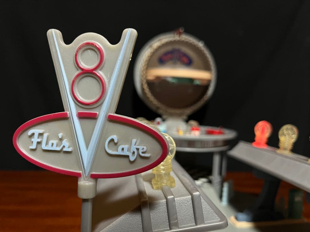 カーズ フロー V8 カフェ