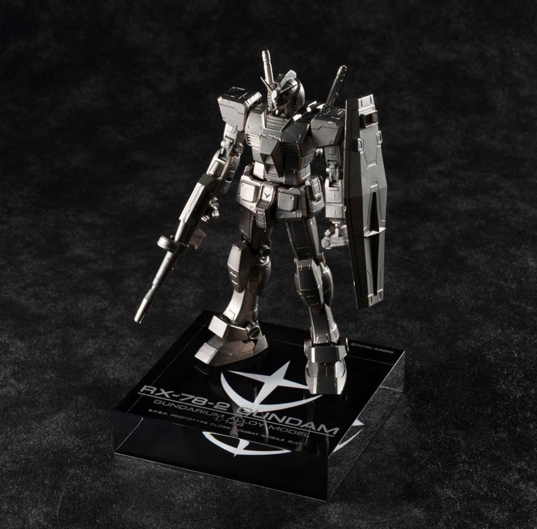 新品未開封　ガンダリウム合金モデル 1/144 RX-78-2 ガンダム