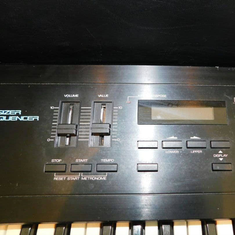 Roland ローランドD-20 シンセサイザー ハードケース付 ジャンク