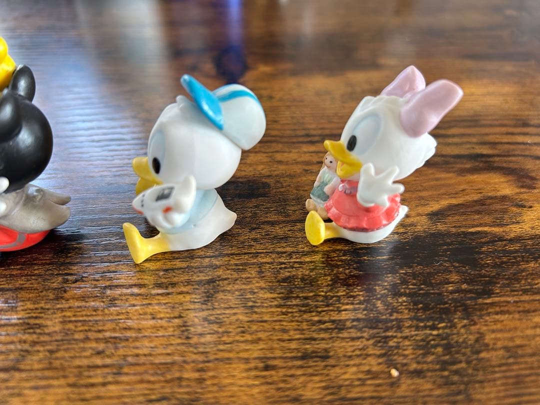 ベビーミッキーマウス&ミニー等　ディズニーキャラクター　陶器　置物