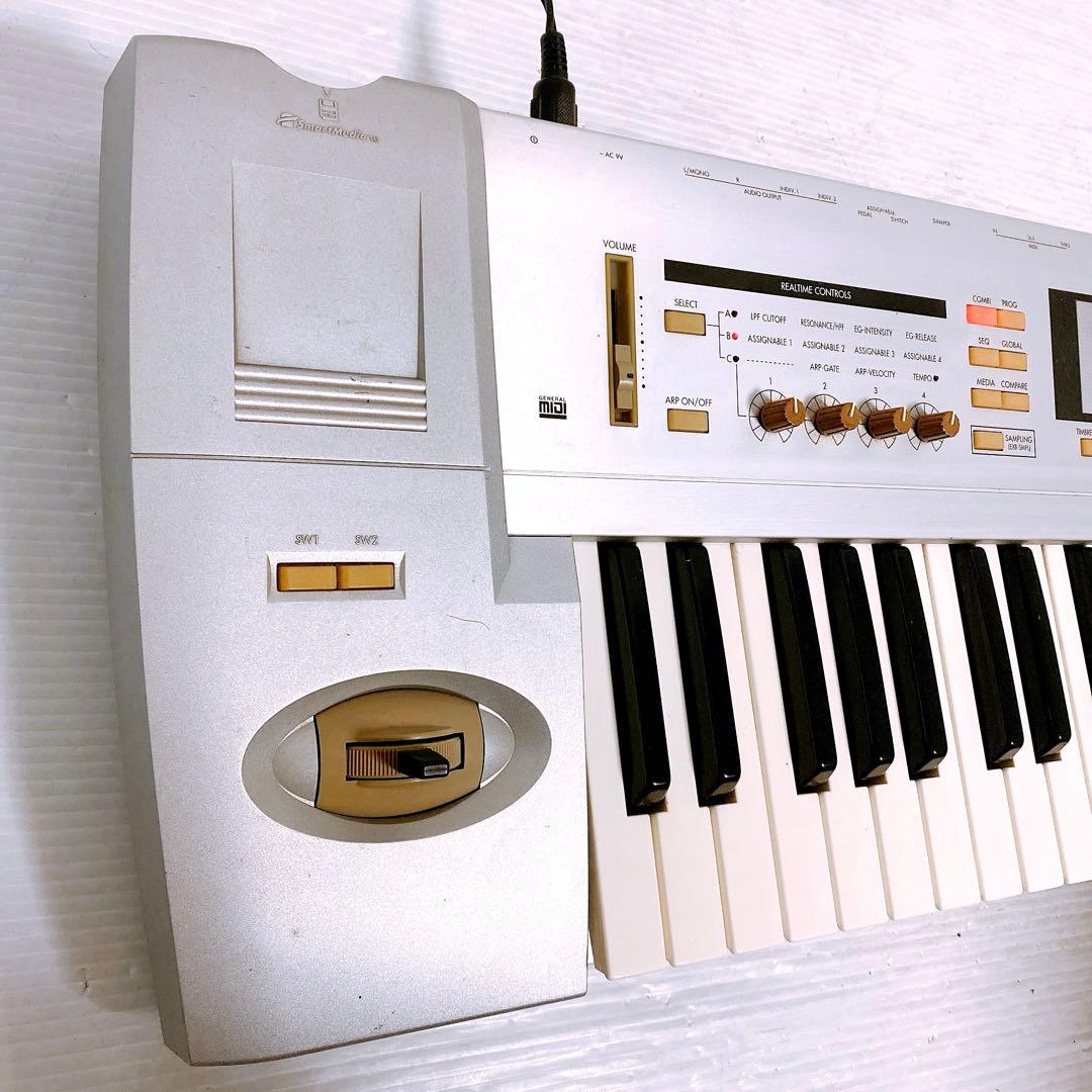 KORG コルグ TRITON LE61 シンセサイザー　②