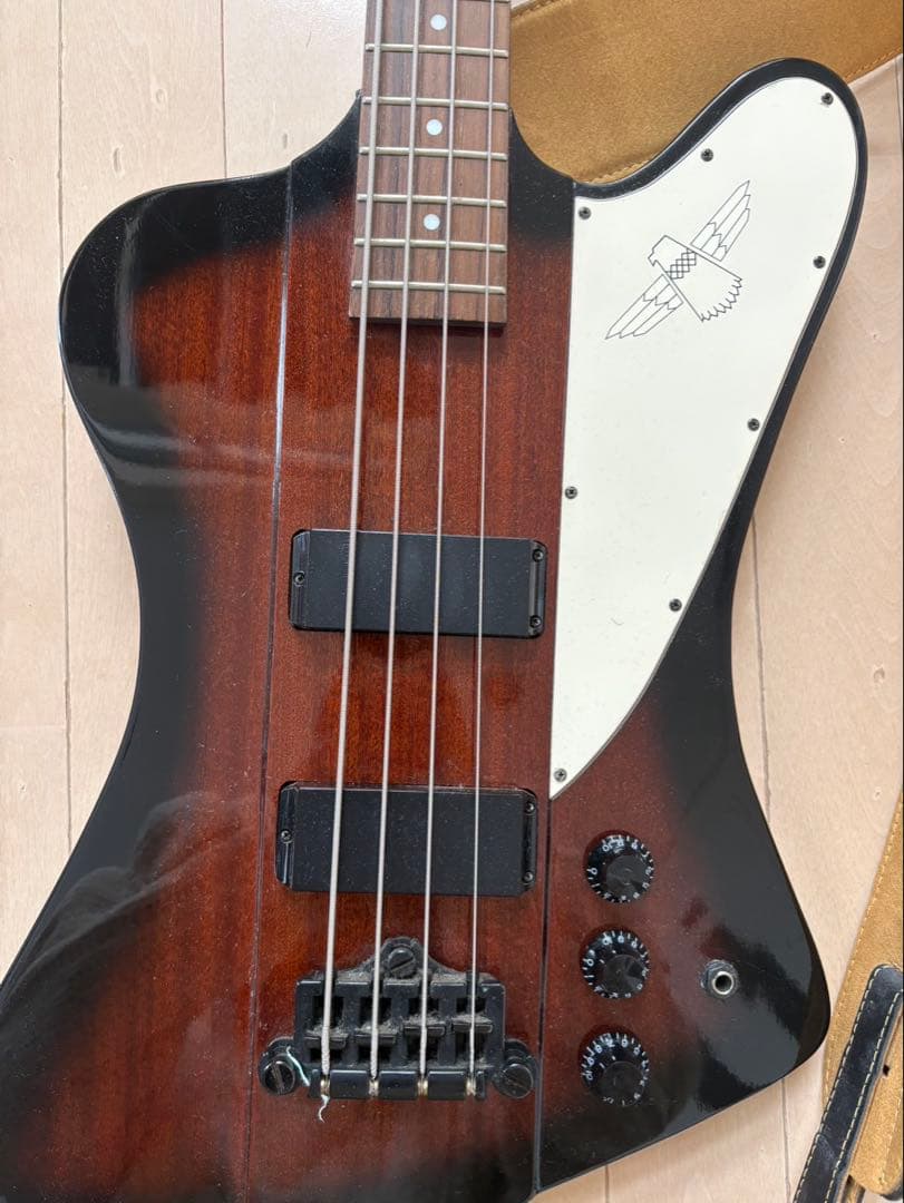 ベース Epiphone Thunderbird