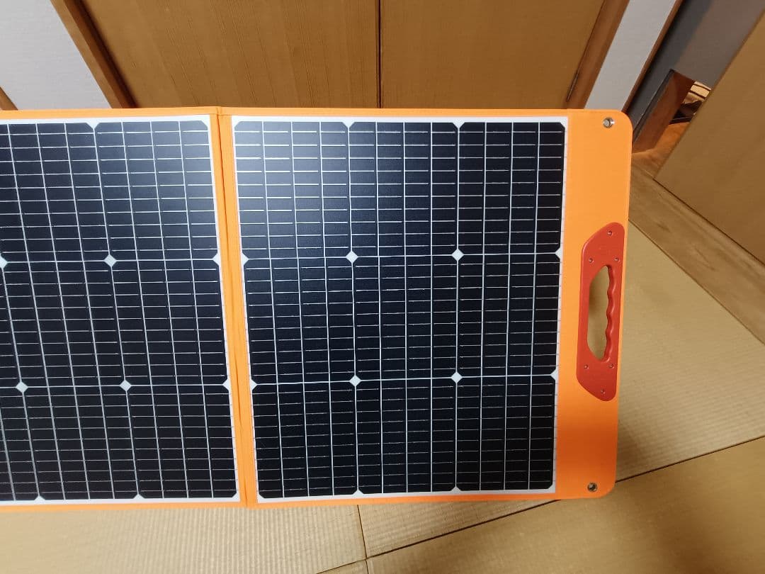 折りたたみソーラーパネル 100W