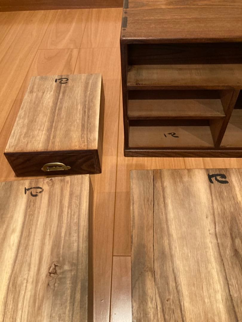 松平家　時代箪笥 （化粧箱）