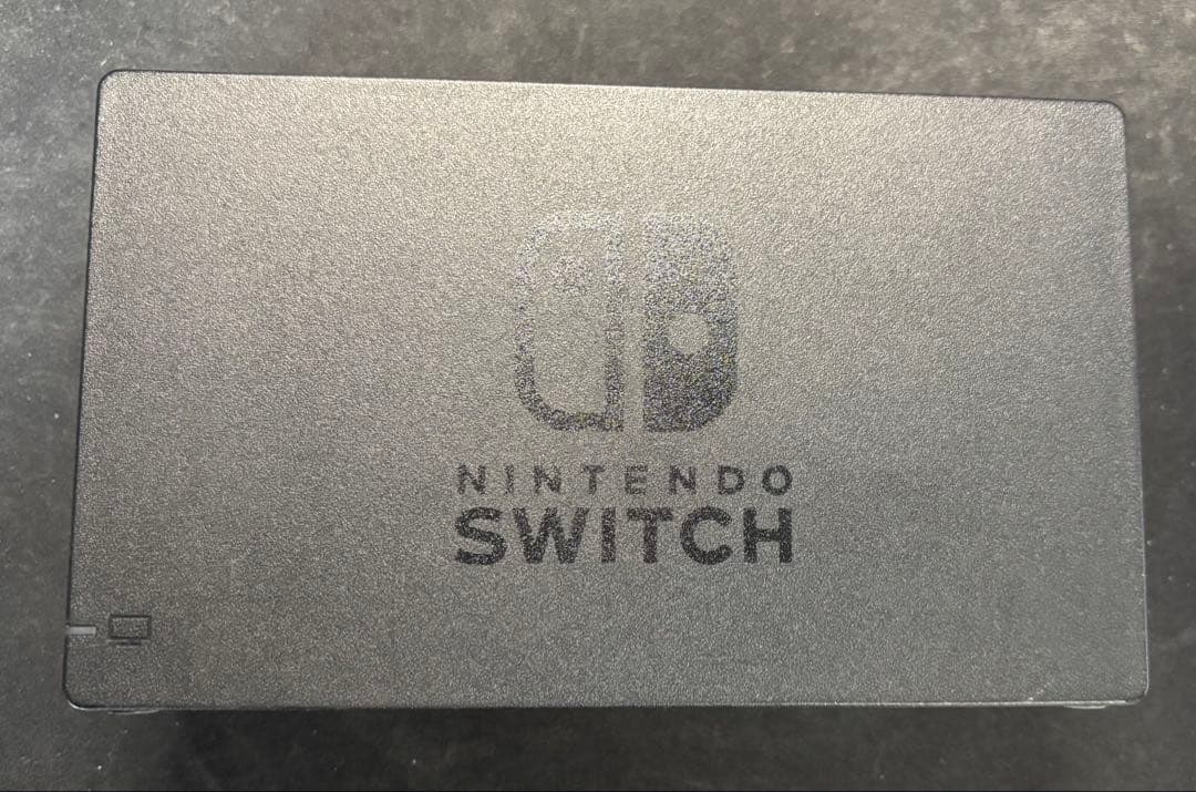 Nintendo Switch 本体とプロコントローラー