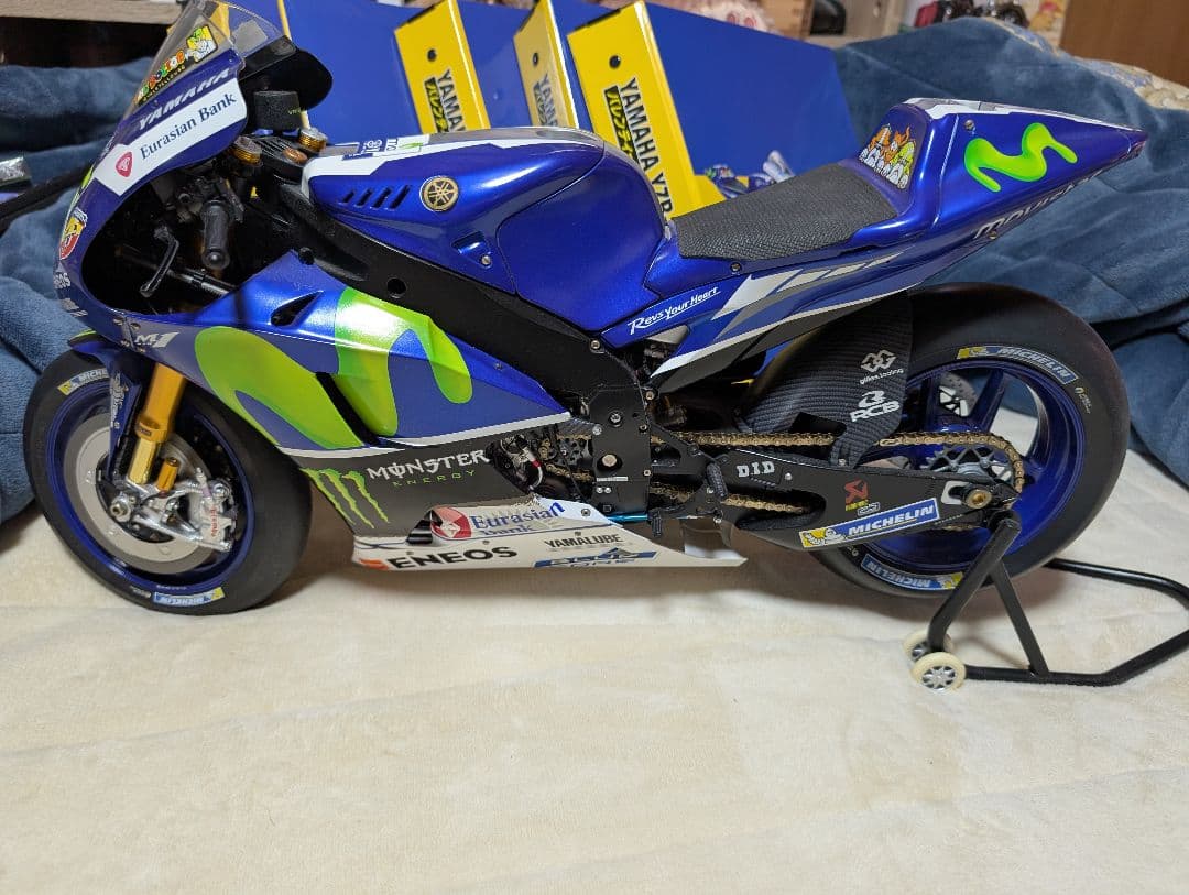 M*i様 Yamaha YZR-M1 1/4スケールモデル