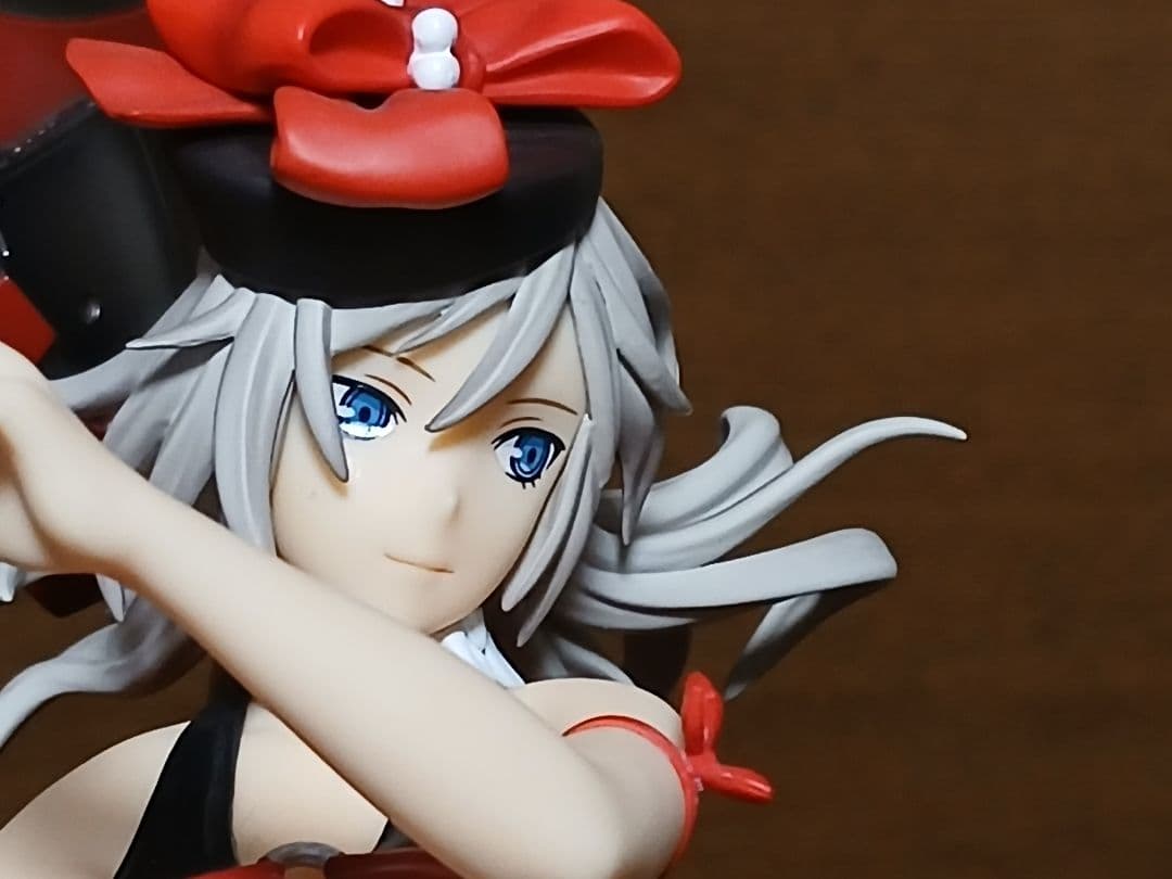 GOD EATEA アリサ 赤いドレス